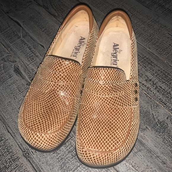 Algeria Taylor Pro Tan Glossy Snake Print Penny Loafer Ladies Shoe Size 8.5 - Picture 4 of 10